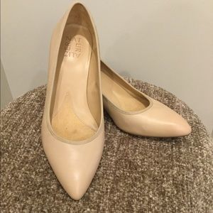 Naturalizer Nude Pumps